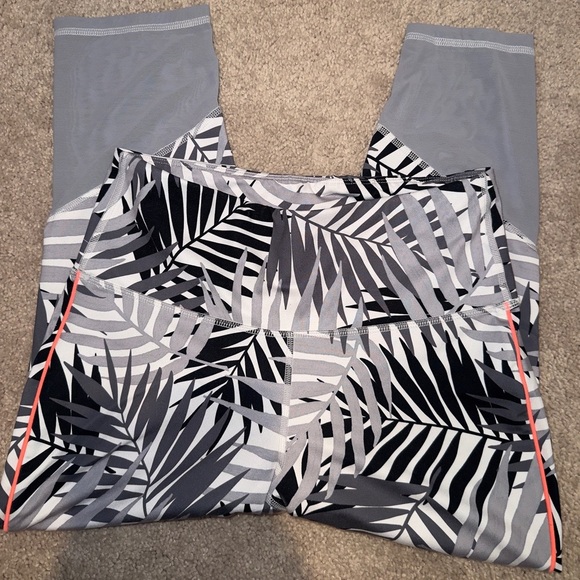 Old Navy Pants - Old Navy Active Women's Go Dry Crop Leggings Black Gray Multi Large Size